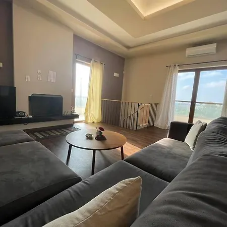 Dom wakacyjny Luxury House Near The